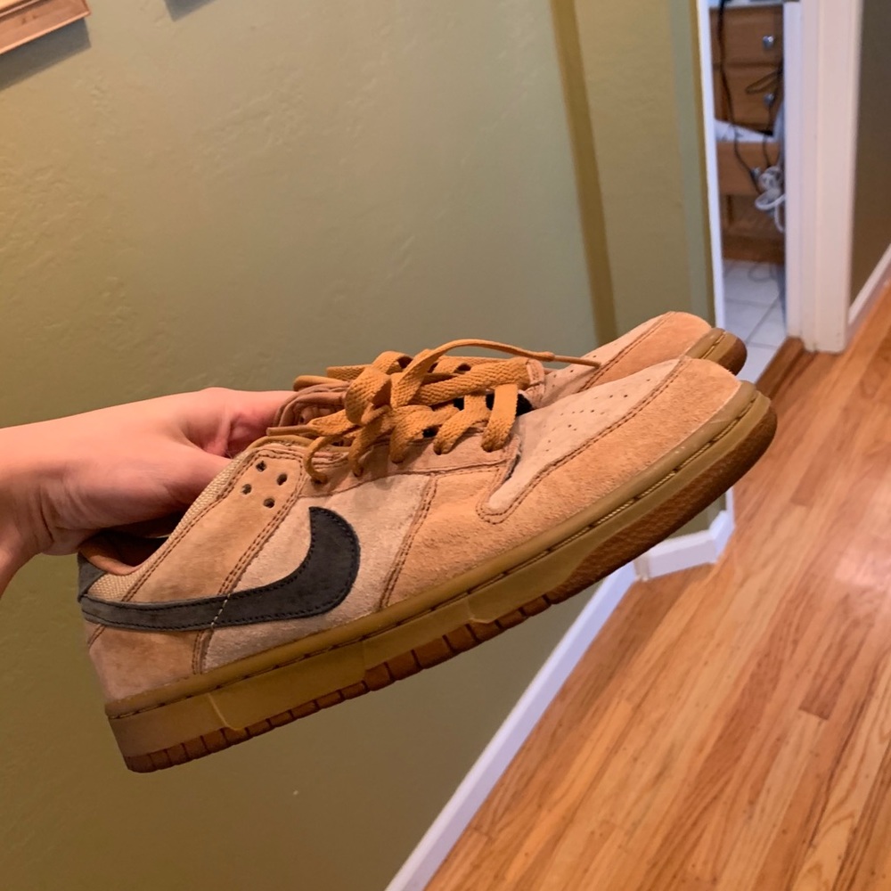 Nike men’s Vegas gold dunk lows